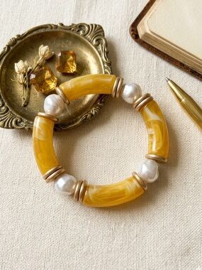Plunder Yellow Acrylic Resin & Pearl Stretch Bracelet - Boho Chic